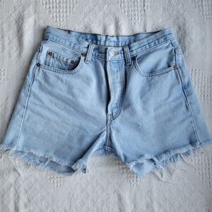 Levi's High Rise Raw Hem Denim Casual Summer Beach Jean Short - Light wash